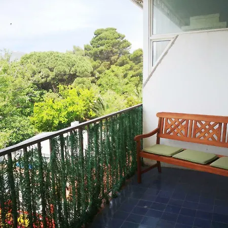 Apartment 876